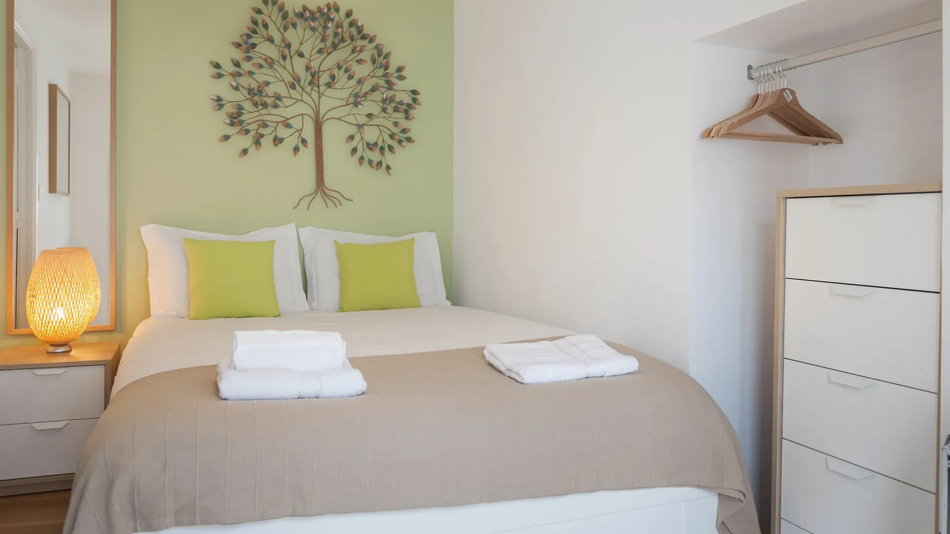 Contemporary By Apartments Alfama Lisbon